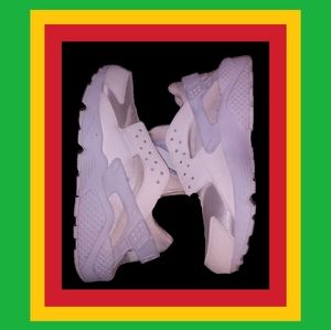 NIKE  Huaraches 🇪🇹My Seasonal sale is :"Buy 1 Get 1 Free"🇪🇹